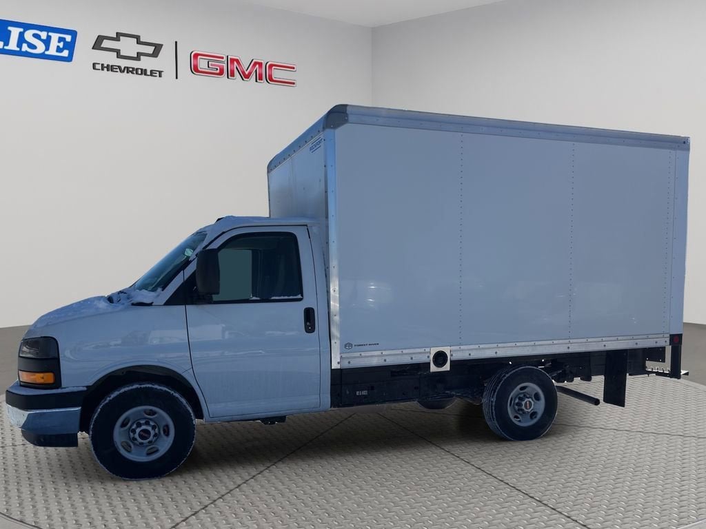 2025 GMC Savana Cutaway 3500 1WT