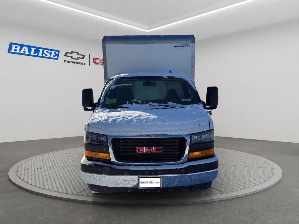 2025 GMC Savana Cutaway 3500 1WT