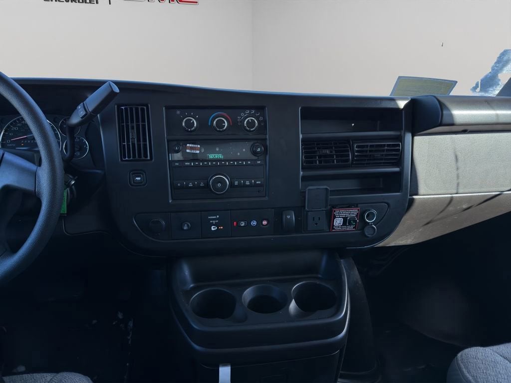 2025 GMC Savana Cutaway 3500 1WT