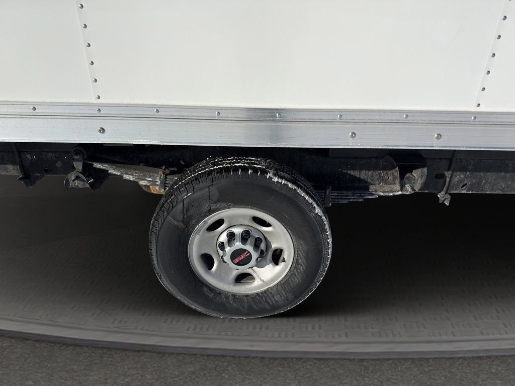 2025 GMC Savana Cutaway 3500 1WT