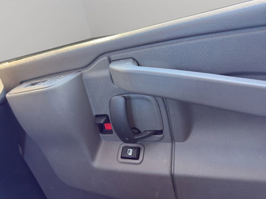 2025 GMC Savana Cutaway 3500 1WT