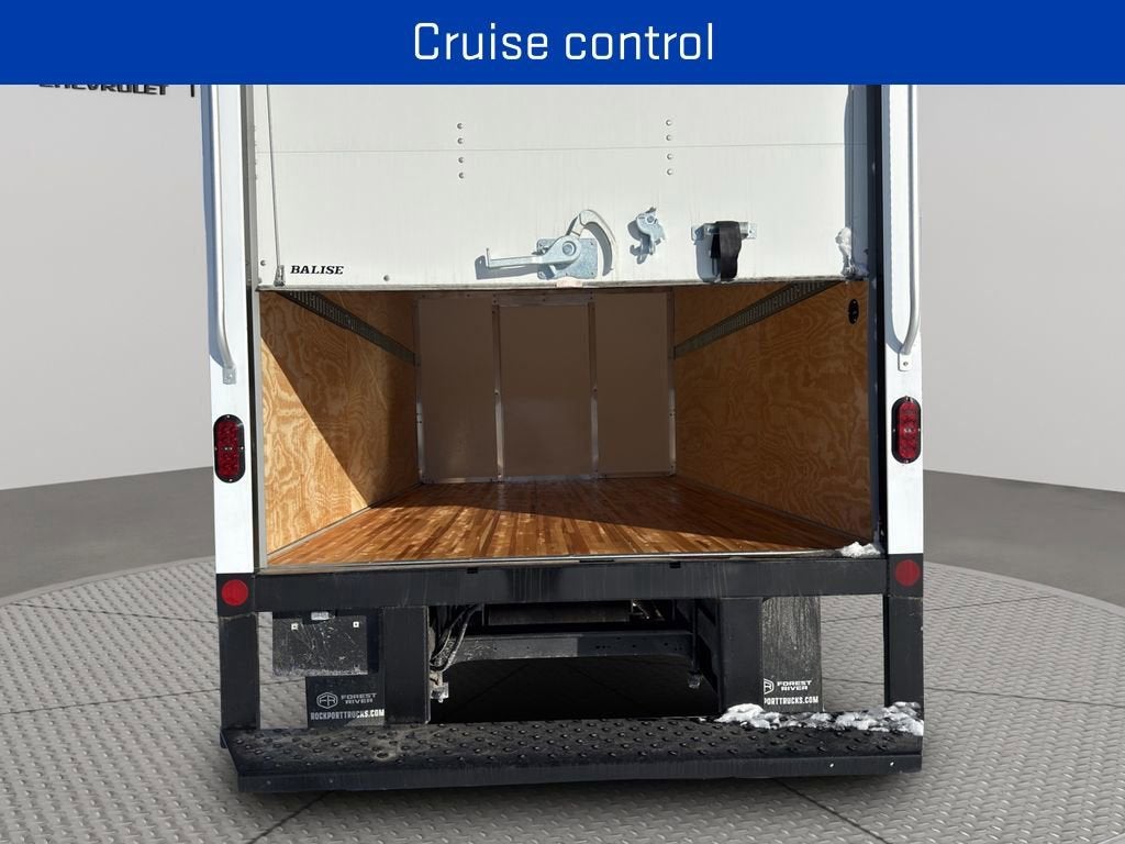 2025 GMC Savana Cutaway 3500 1WT