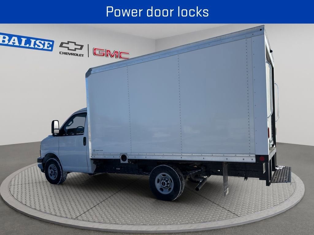 2025 GMC Savana Cutaway 3500 1WT