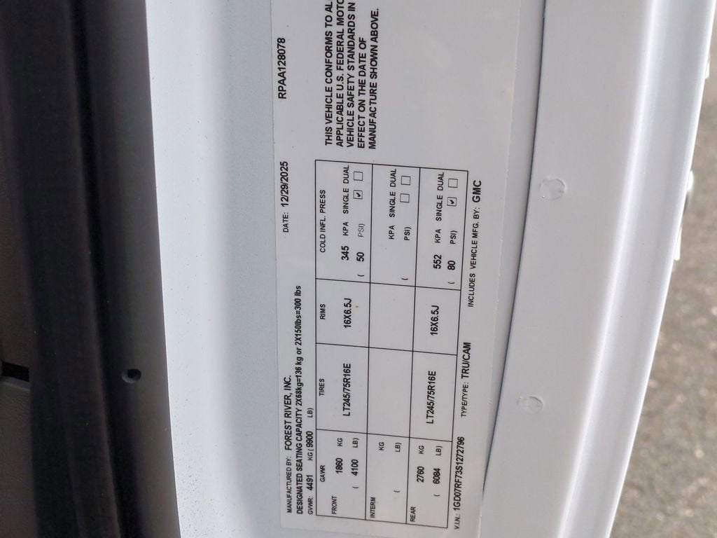 2025 GMC Savana Cutaway 3500 1WT
