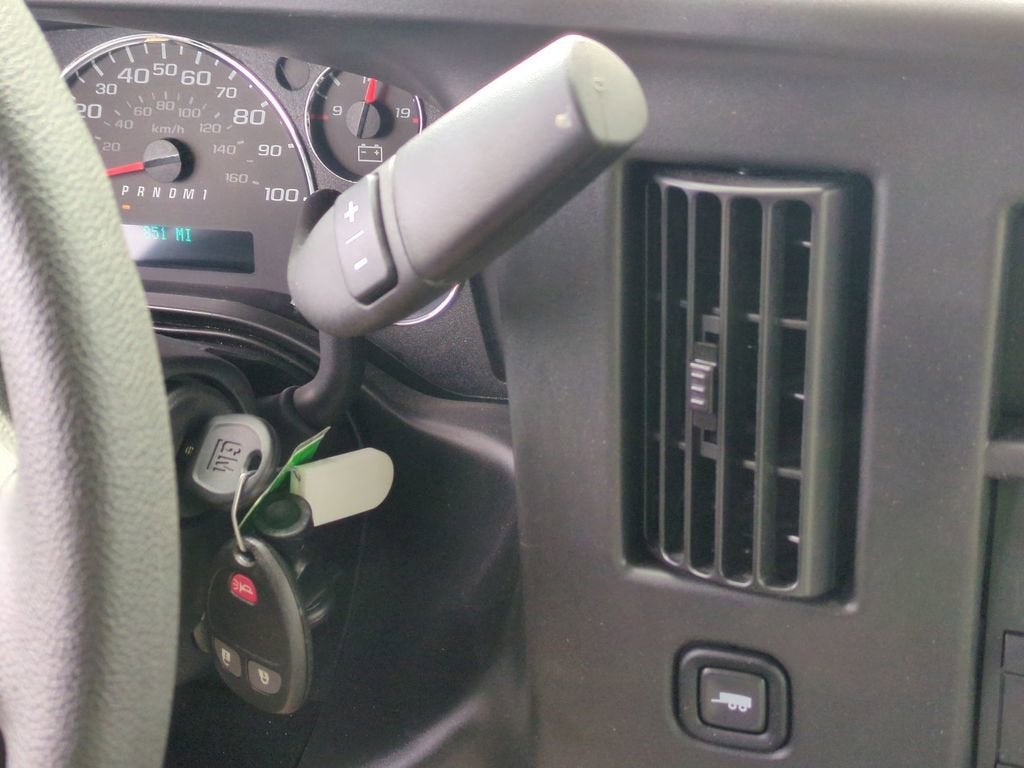 2025 GMC Savana Cutaway 3500 1WT