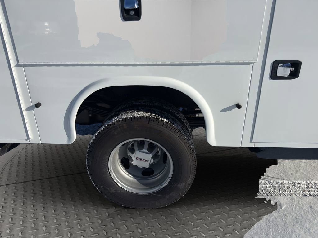 2025 GMC Sierra 3500 HD Chassis Cab Pro