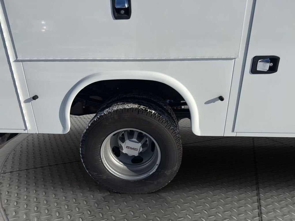 2025 GMC Sierra 3500 HD Chassis Cab Pro