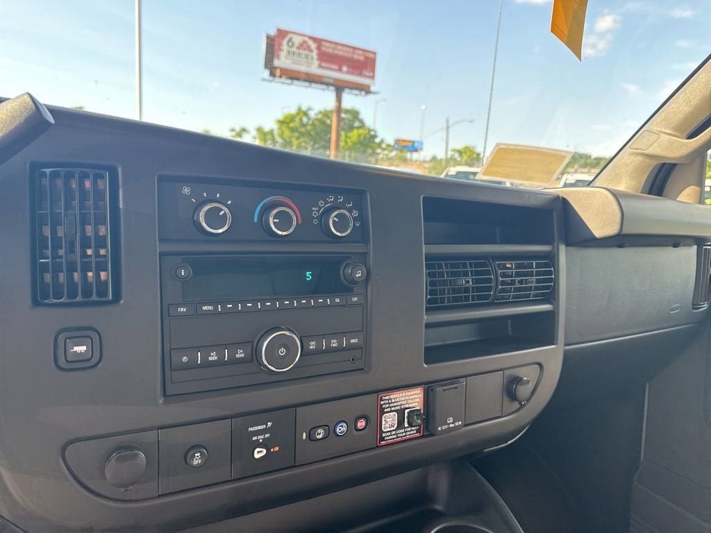 2025 GMC Savana Cutaway 3500 1WT