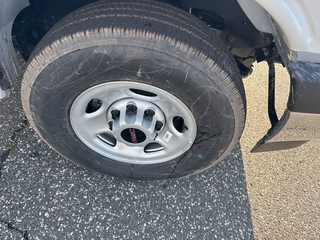 2025 GMC Savana Cutaway 3500 1WT