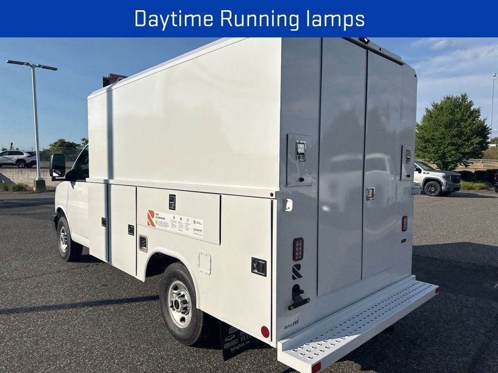 2025 GMC Savana Cutaway 3500 1WT