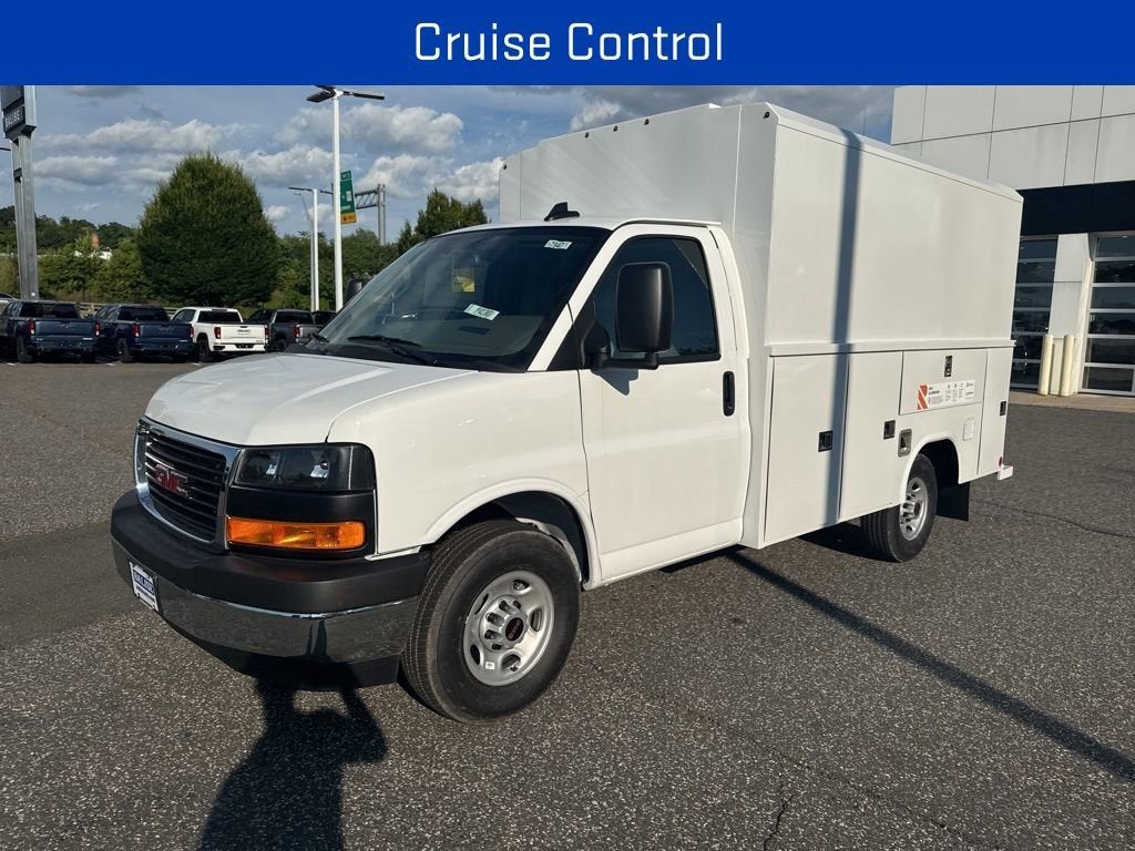 2025 GMC Savana Cutaway 3500 1WT