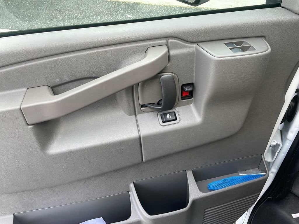 2025 GMC Savana Cutaway 3500 1WT