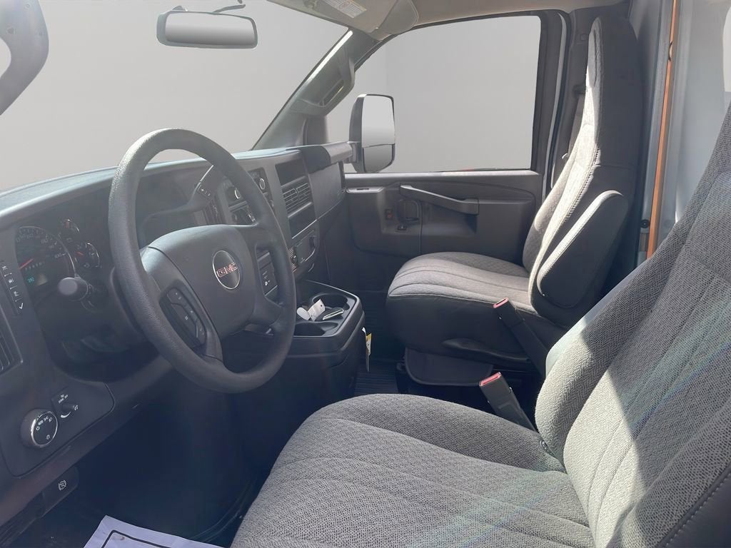 2025 GMC Savana Cutaway 3500 1WT