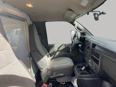 2025 GMC Savana Cutaway 3500 1WT