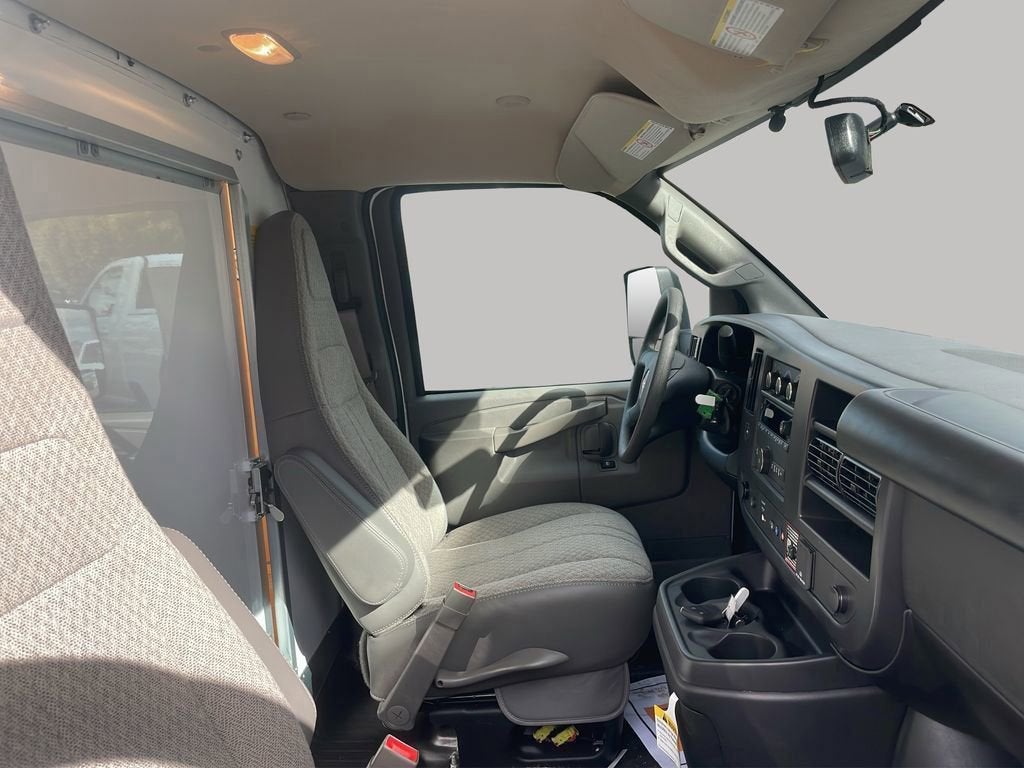 2025 GMC Savana Cutaway 3500 1WT