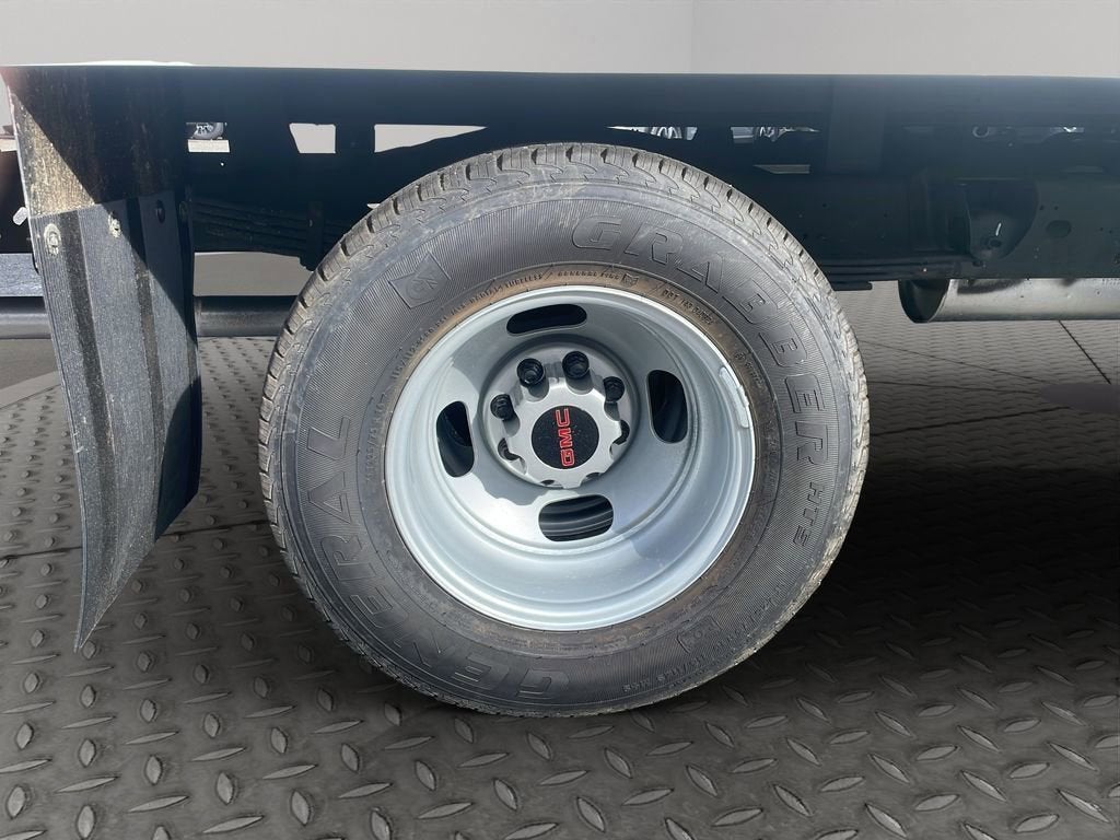 2025 GMC Savana Cutaway 3500 1WT