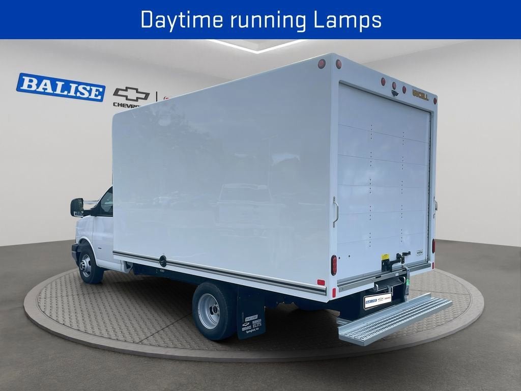 2025 GMC Savana Cutaway 3500 1WT